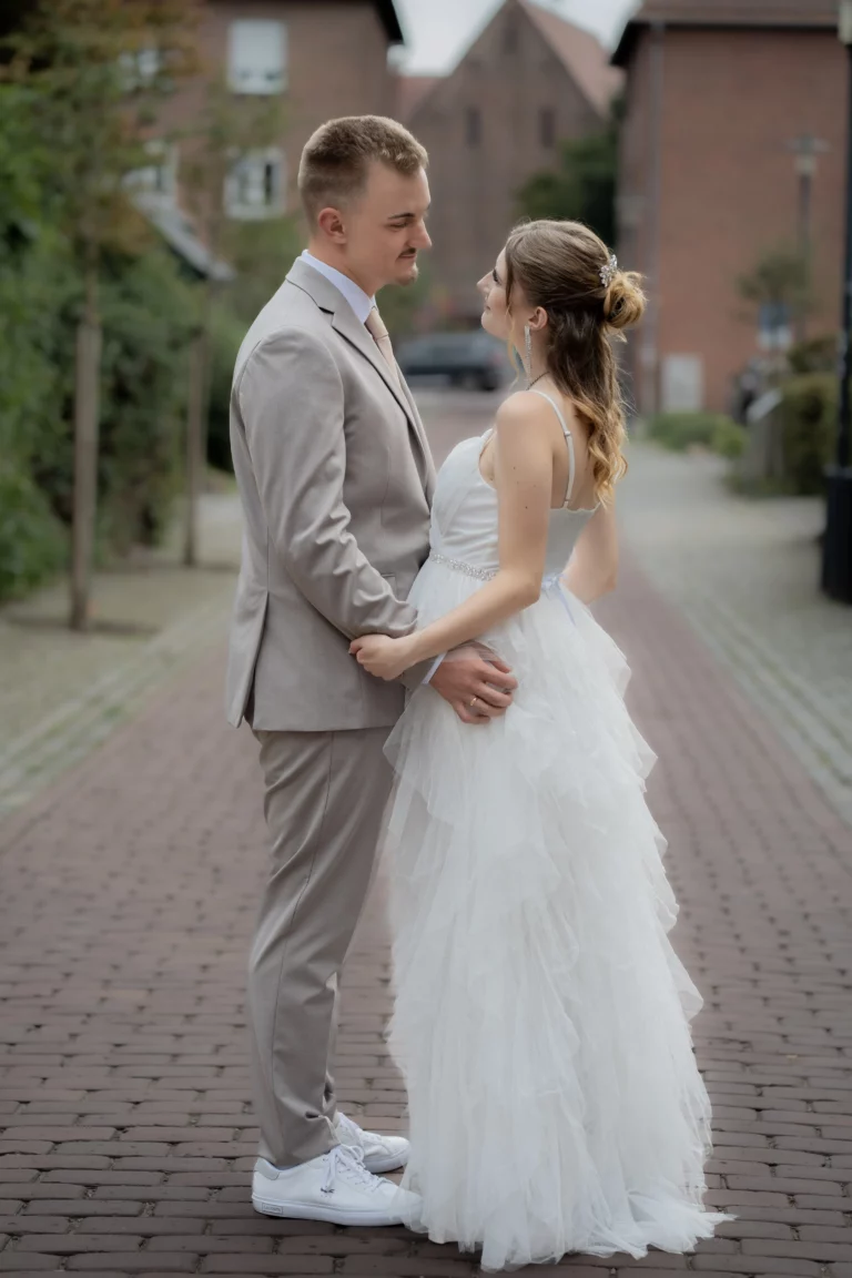 hochzeitsfotografie-brautpaar-outdoor-diebesturm-borken